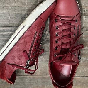 Louis Vuitton use 9.5 tennis sneakers color is burgundy